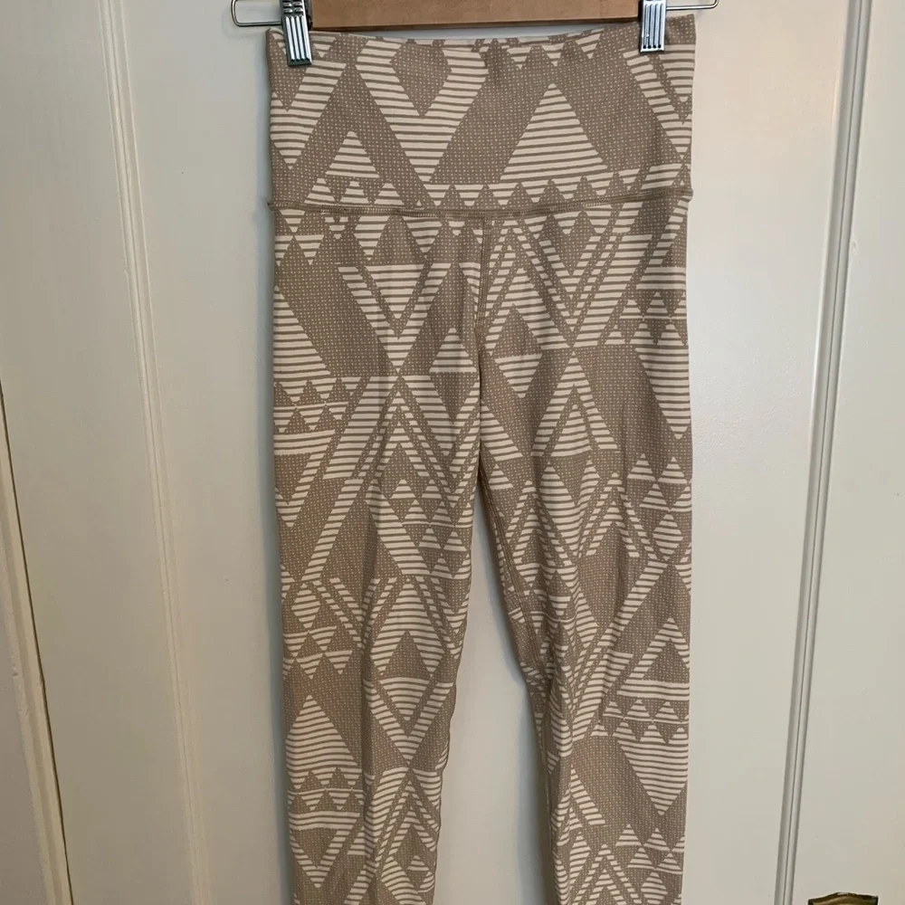 Aerie Chill Play Move Leggings Tan Geometric Print Womens Medium